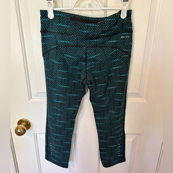 Nike, leggings 3/4, like new, size Medium. - Picture 2 of 2
